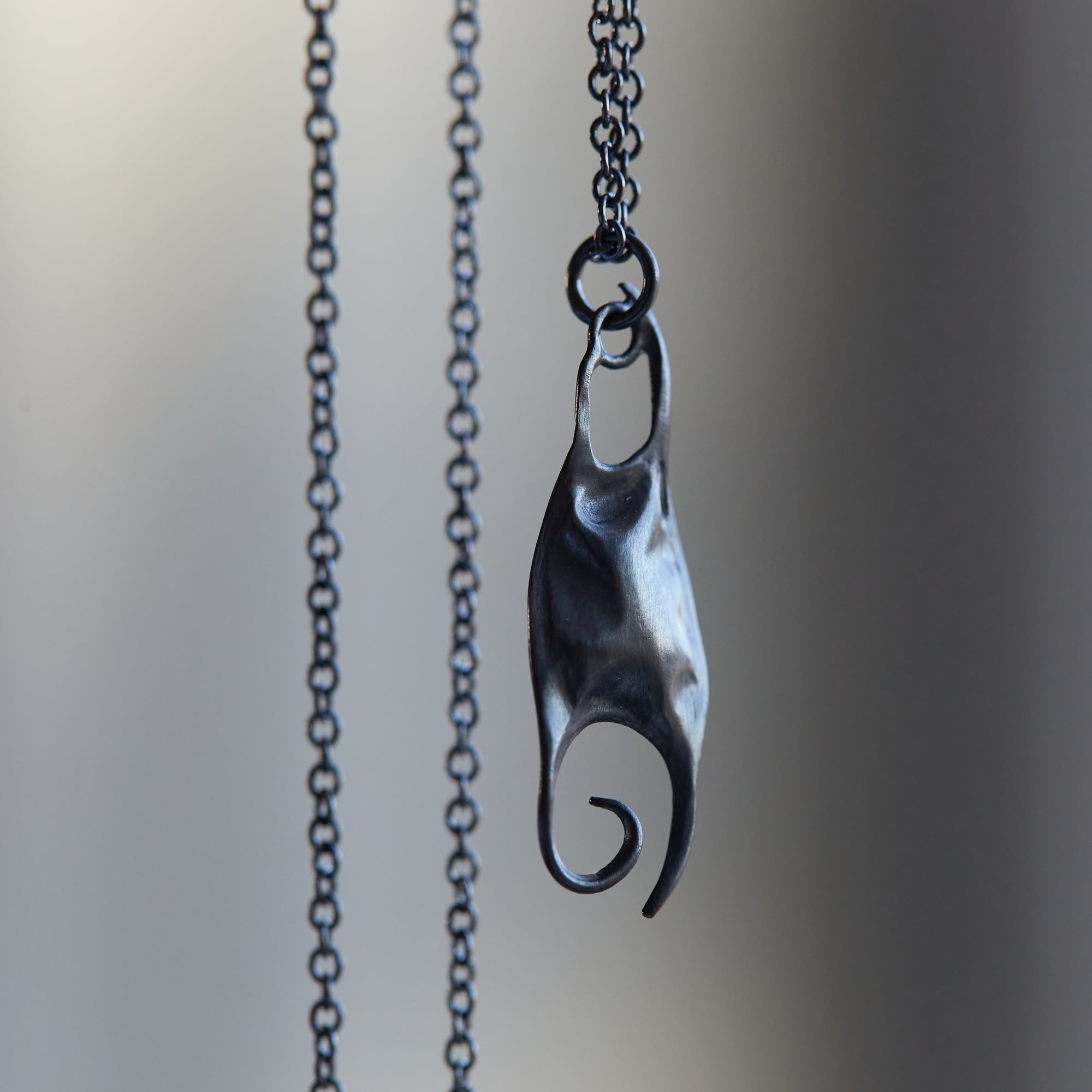 Skate egg case necklace - Oxidized silver - Hannah Blount