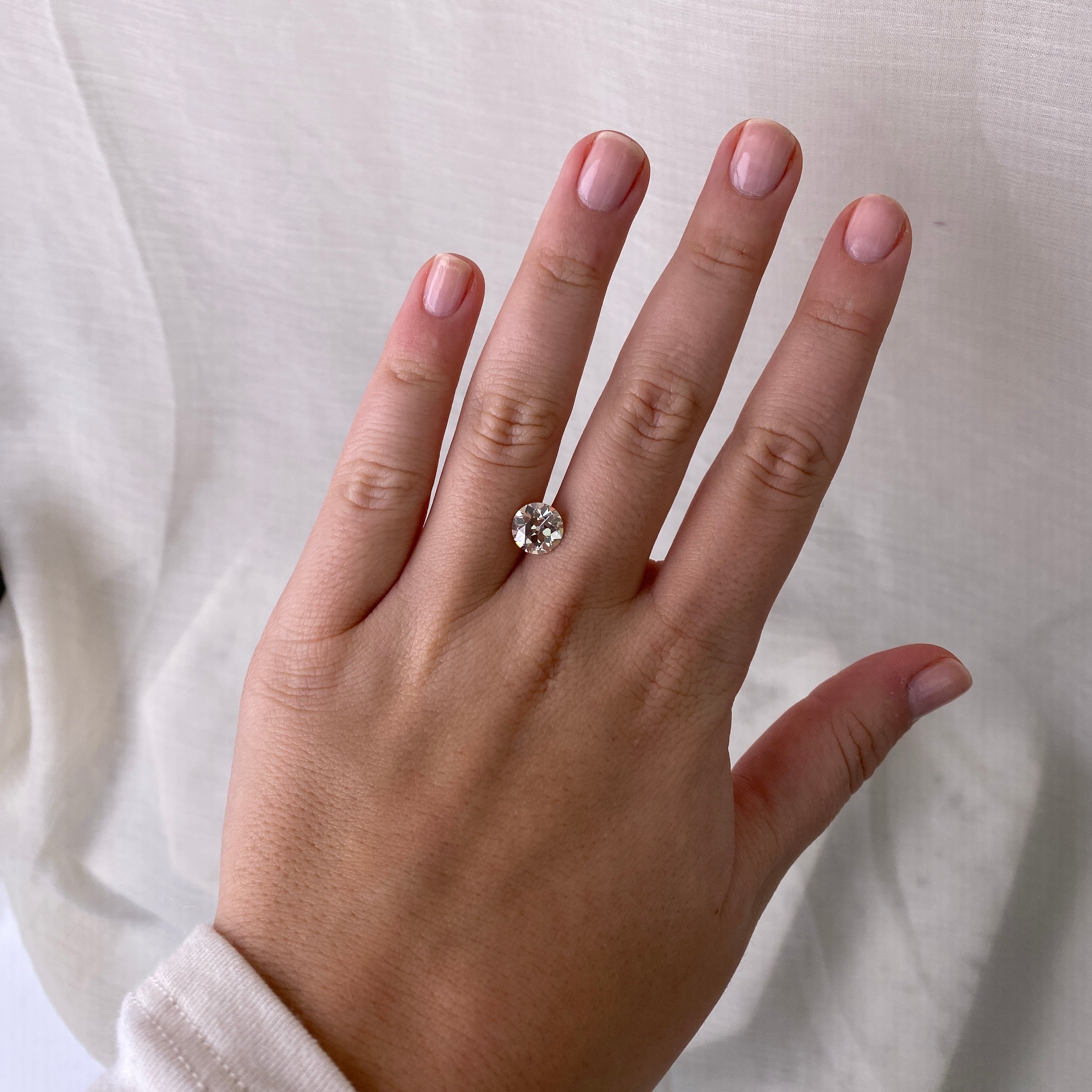 round diamond on hand 