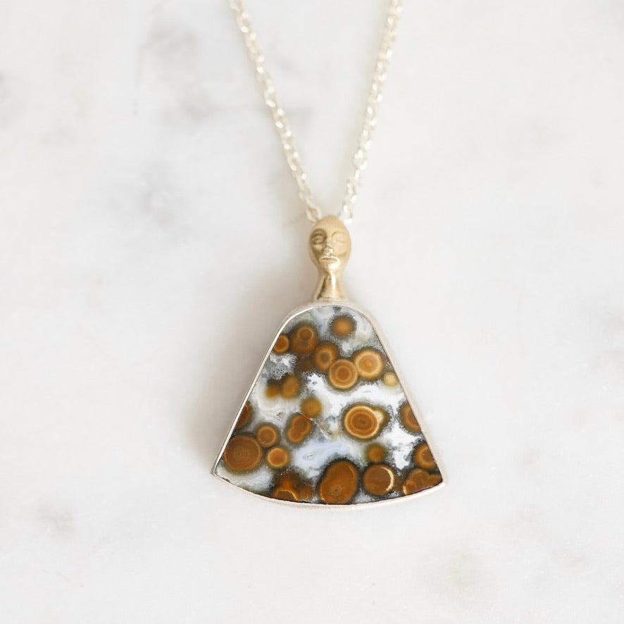 Figurehead pendant with colorful stone