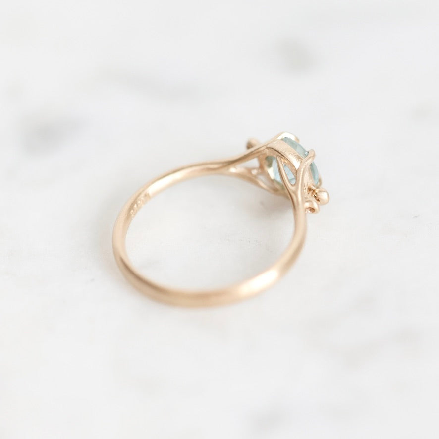 Back of gold gemstone ring with branching prongs 