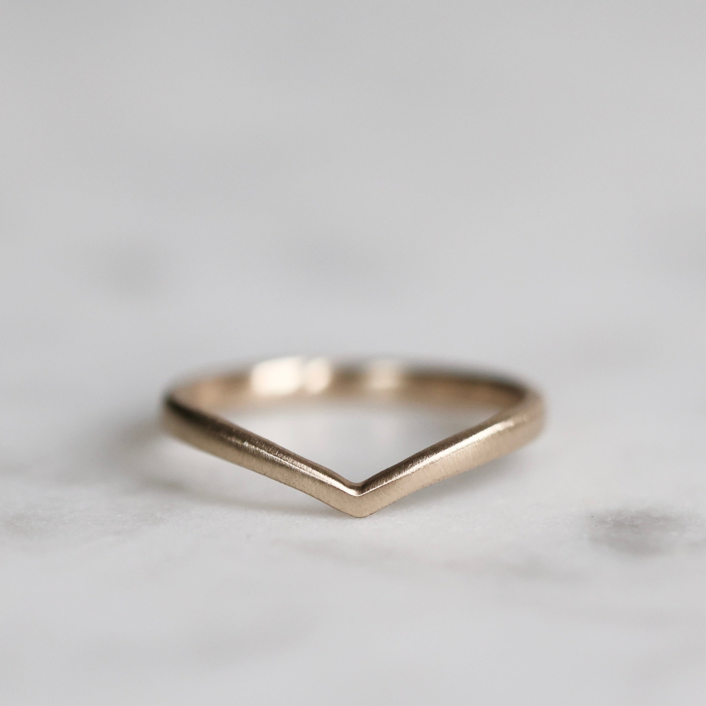 vertex band in 14k yellow gold