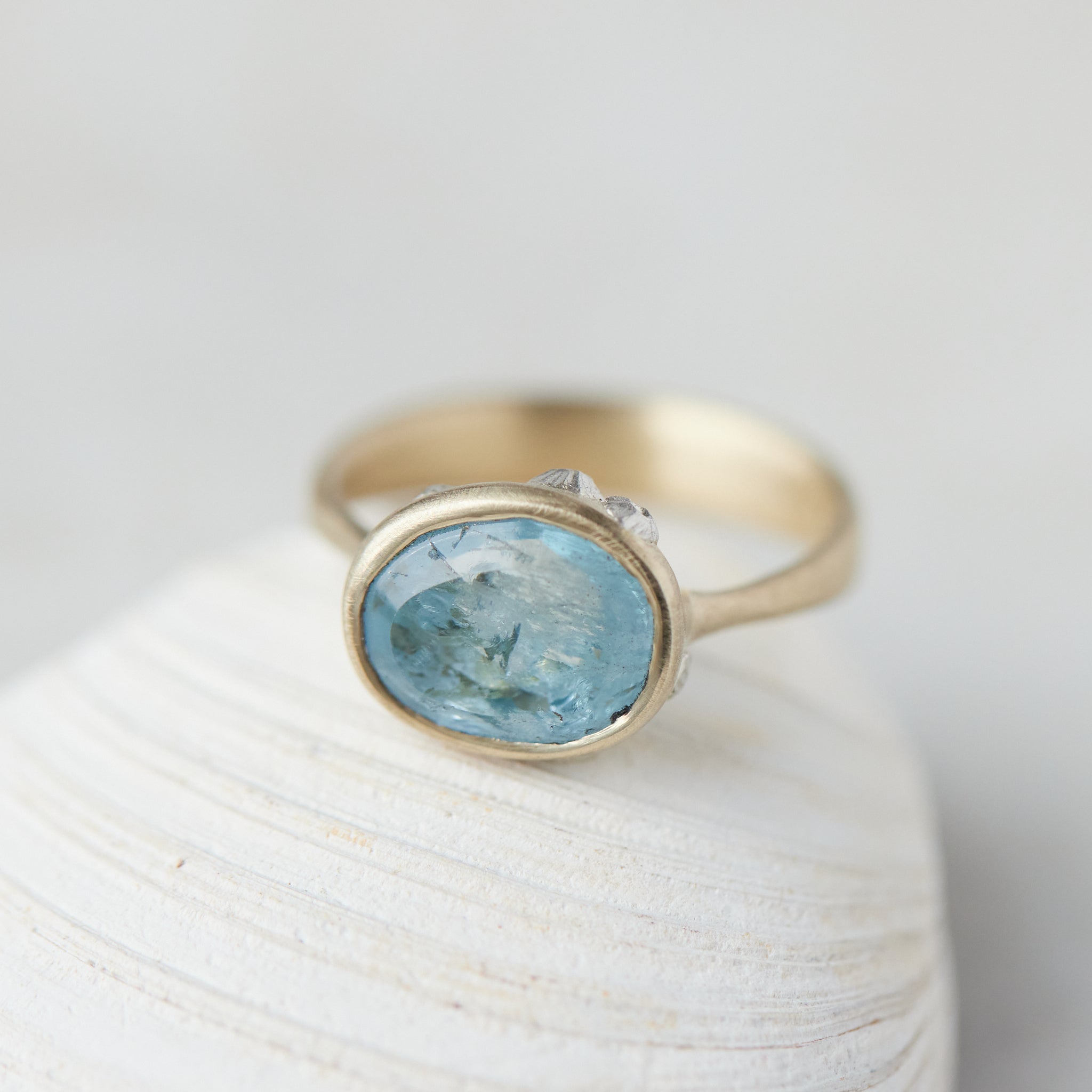Aquamarine yellow gold bezel ring with hand-carve barnacles