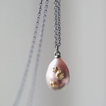 pink baroque freshwater pearl necklace with gold barnacles by hannah blount jewelry