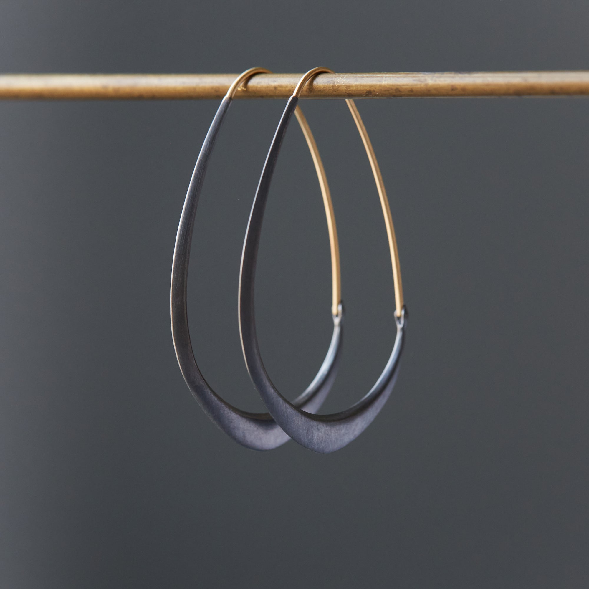 Medium Facet Hoops- 18k Gold