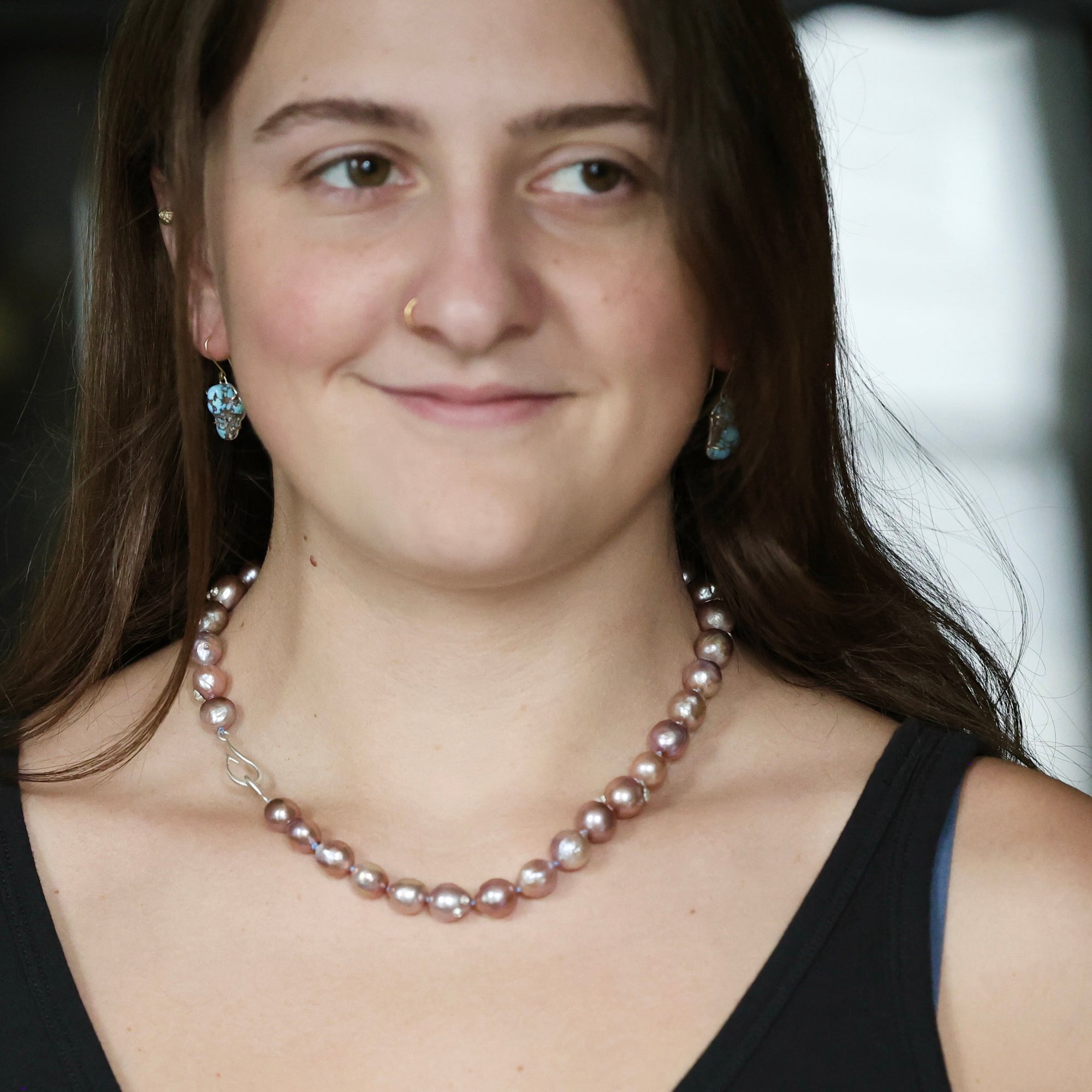 woman wearing pink pearl strand 