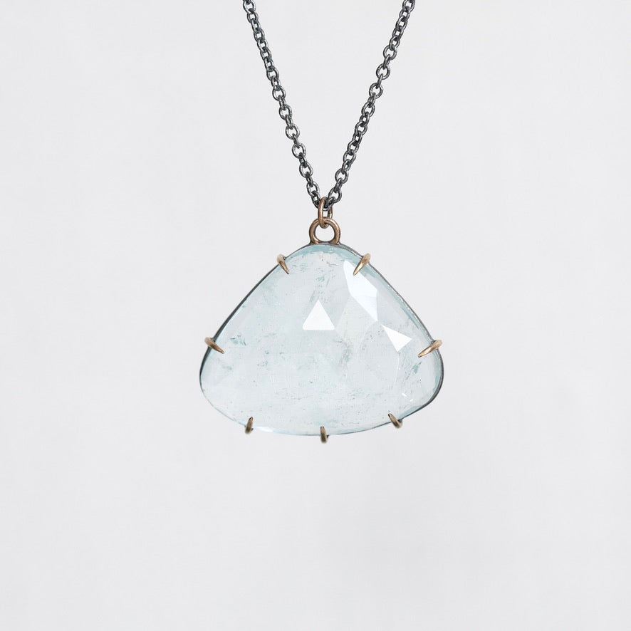 Blue stone necklace in gold prongs