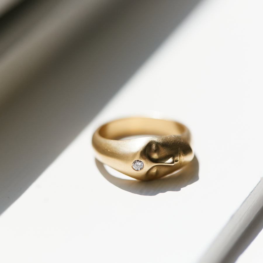 Cameo ring in gold with diamond - Hannah Blount