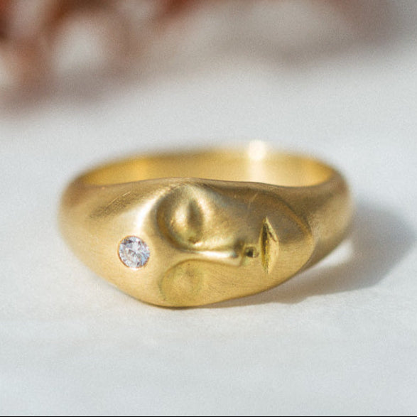 Cameo ring in gold with diamond - Hannah Blount