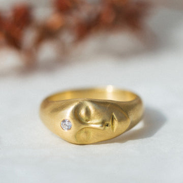 Cameo ring in gold with diamond - Hannah Blount