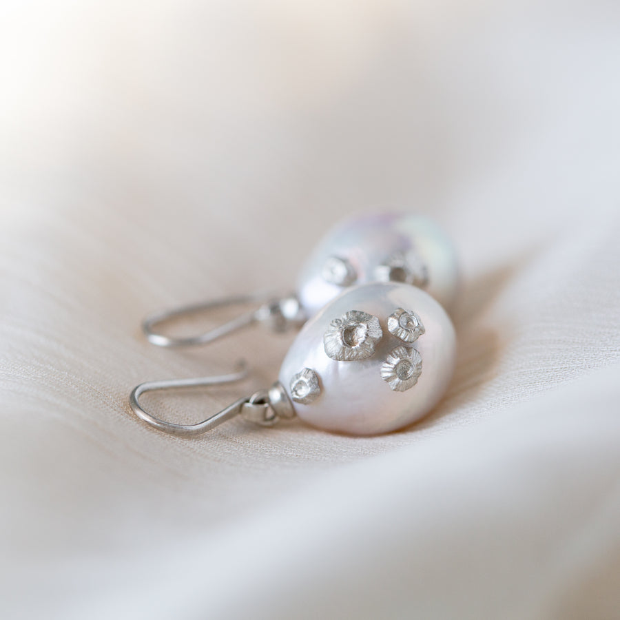 Pearl earrings with barnacles - Hannah Blount