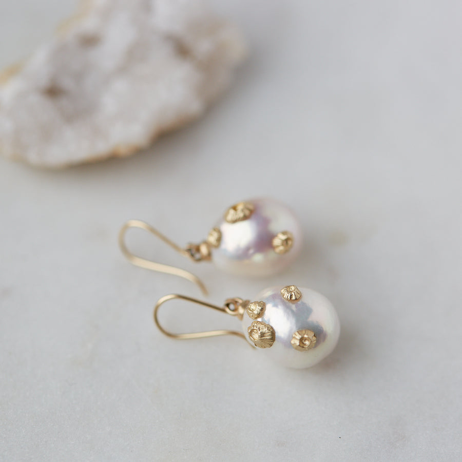 Pearl earrings with barnacles - Hannah Blount