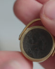 video showing necklace is reversible 
