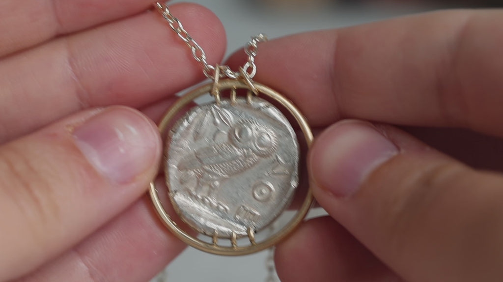 Video showing necklace is reversible 