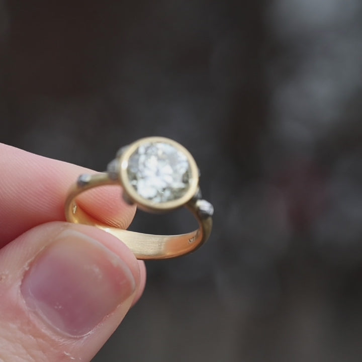 Video of gold ring with a large diamond and barnacles 
