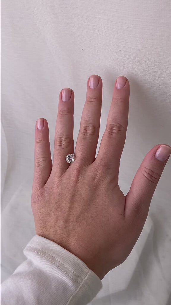 round diamond on hand video