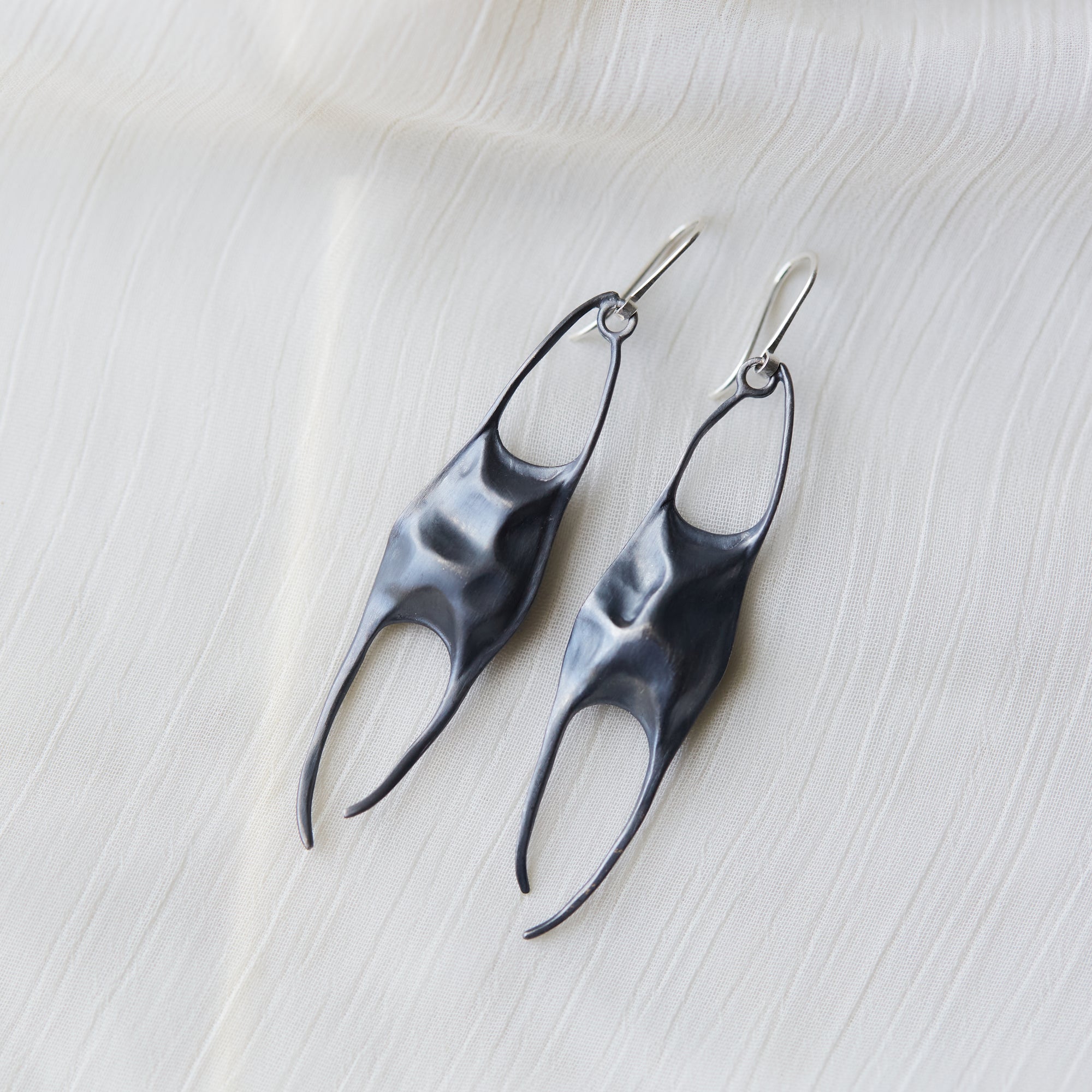 Skate egg case earrings - silver wire - Hannah Blount