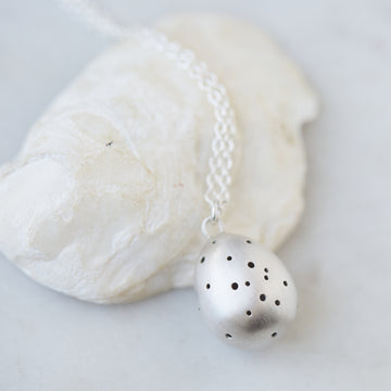 Speckled egg necklace - Hannah Blount