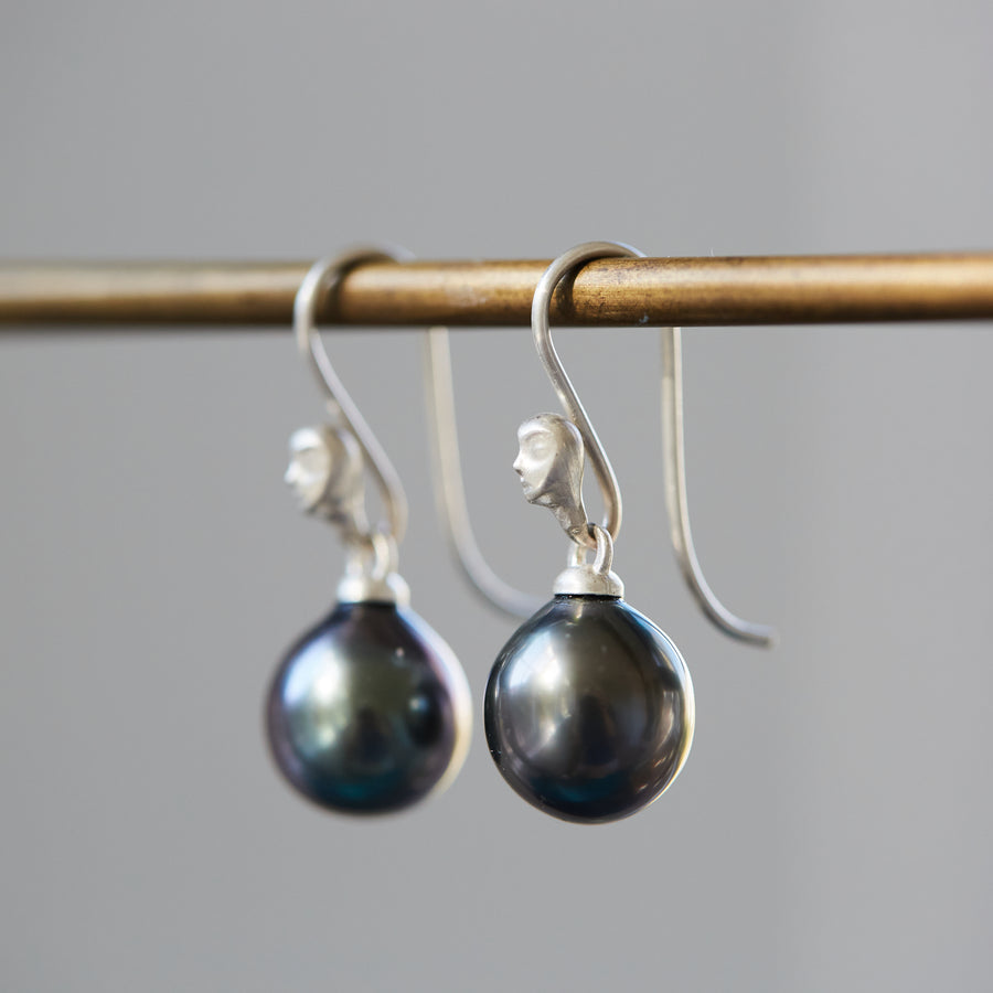 Tahitian pearl cameo silver wire earrings - Hannah Blount